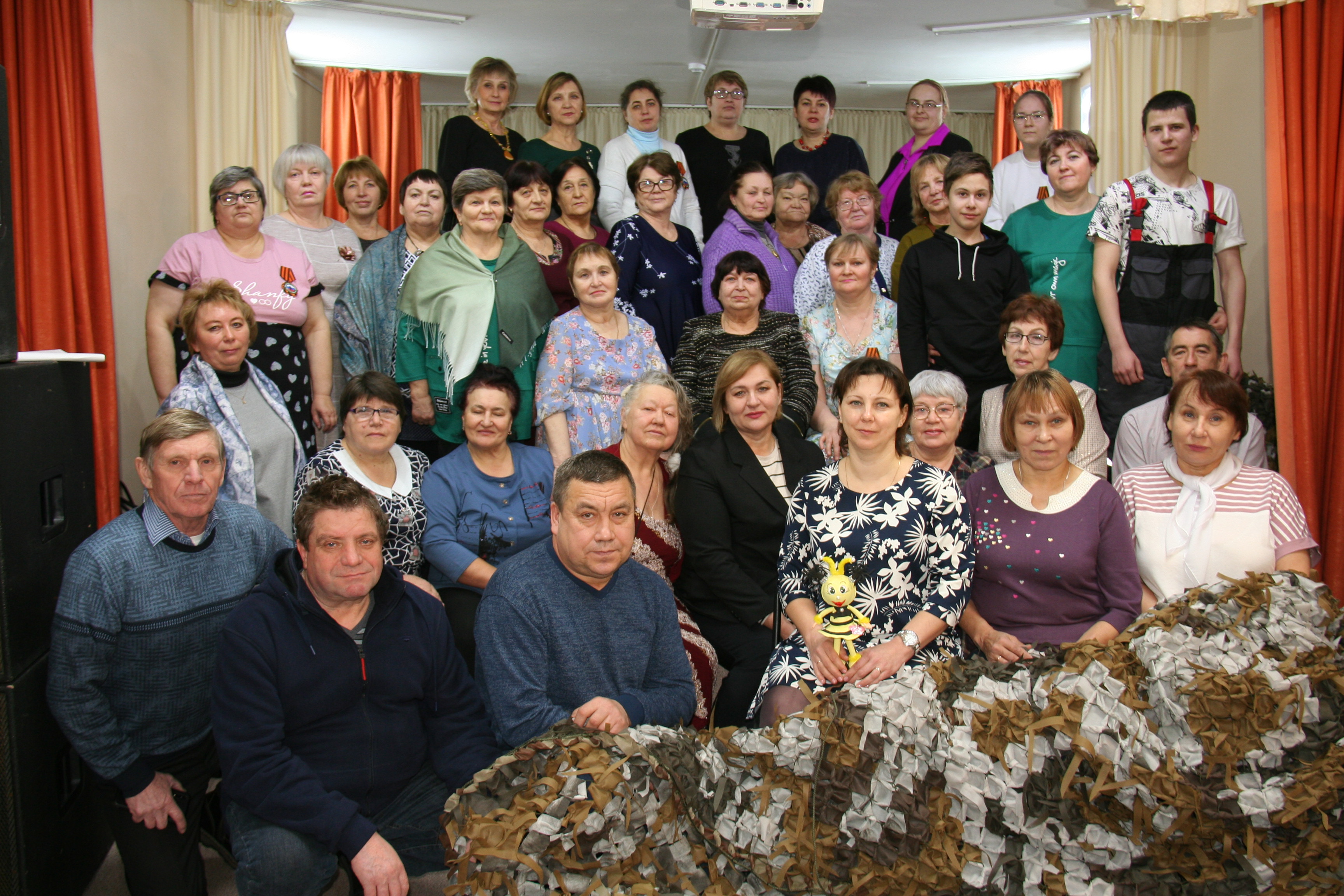 В конце января в Кирзаводском сельском Доме культуры состоялась встреча, посвящённая первой годовщине создания волонтёрского движения «МаскироVка для 
