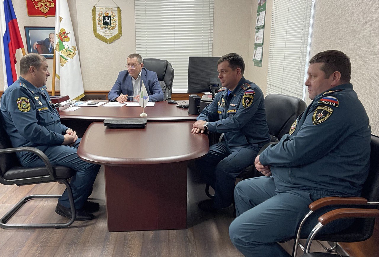 24 января в Парабель с рабочей поездкой приезжал новый начальник  Управления МЧС России по ТО, генерал-майор внутренней службы Андрей Андреев.
