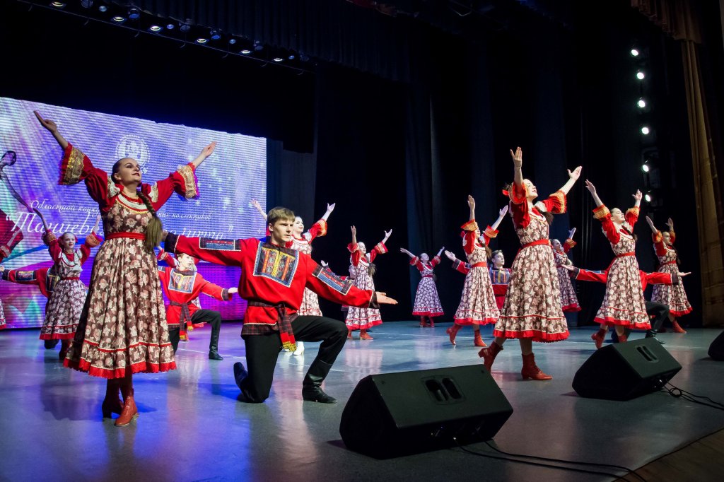 В Томске во Дворце «Авангард» состоялся областной конкурс в рамках десятого Губернаторского фестиваля народного творчества. 