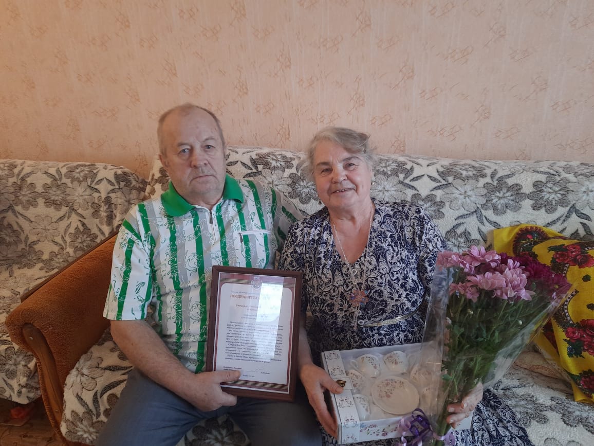 24 декабря 2020 года супруги Анатолий Григорьевич и Екатерина Алексеевна ПАТЕФОНОВЫ также отметили золотую свадьбу.