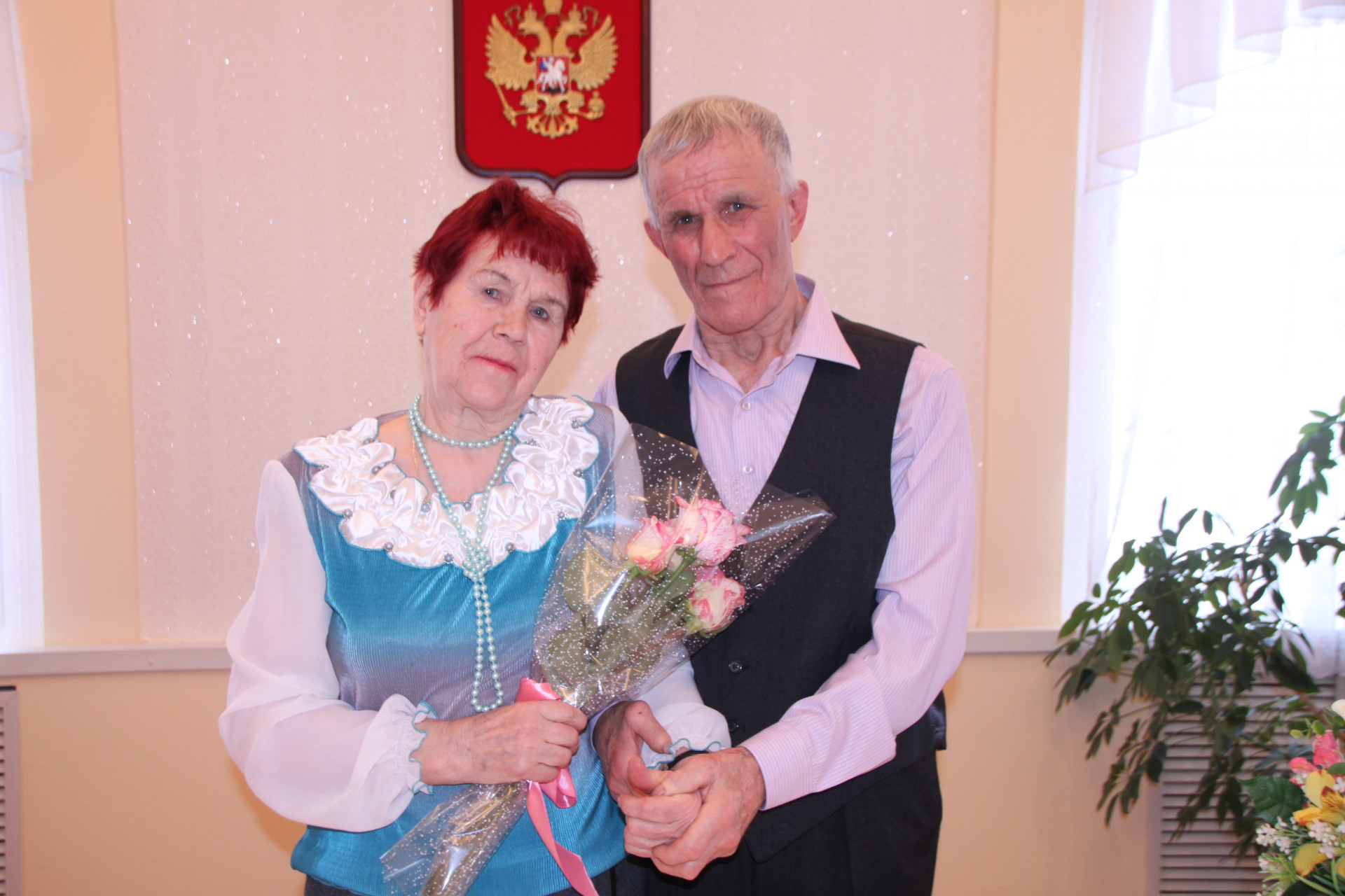 Церемония чествования семейной пары Милик Иосифа Иосифовича и Галины Трофимовны, проживших в браке 60 лет, прошла в Парабельском ЗАГС.