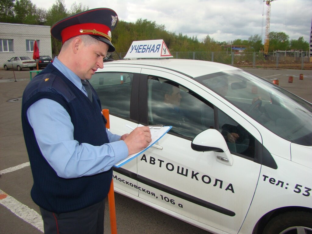 С 1 апреля вступят в силу изменения в Правила проведения экзаменов на право управления транспортными средствами и выдаче водительских удостоверений.