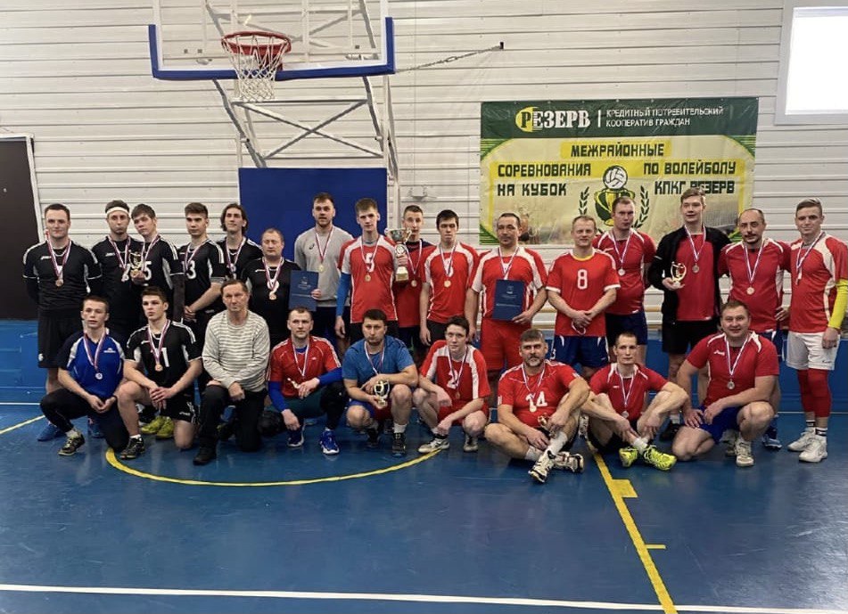 В с. Парабель в марте состоялся первый открытый межрайонный турнир по волейболу среди мужчин на кубок памяти тренера Новосельцева С. А.