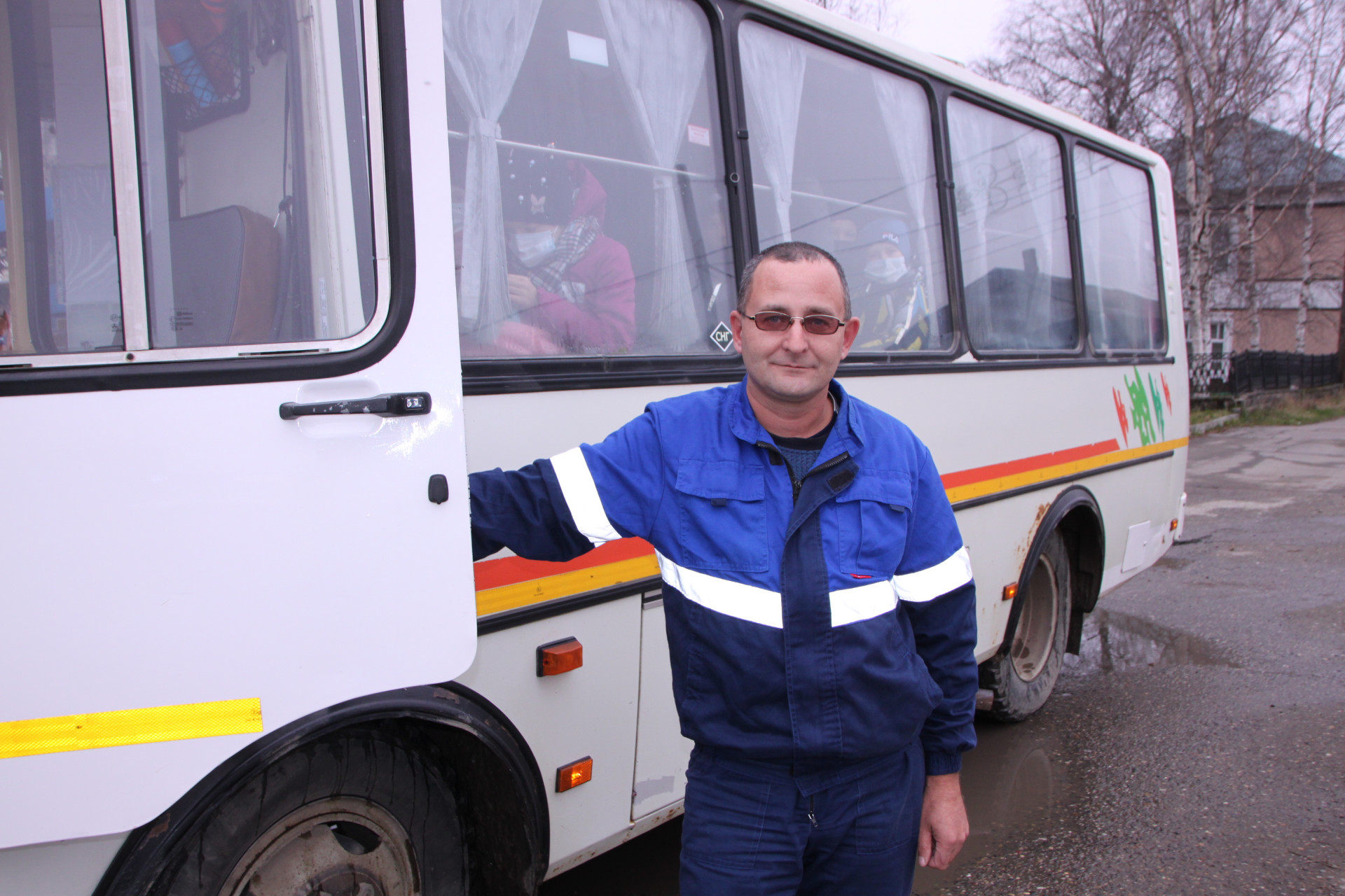 Каждый день автобусным транспортом в нашем районе пользуются сотни пассажиров. За их комфорт и безопасность отвечают 6 водителей ООО «Парабельское АТП