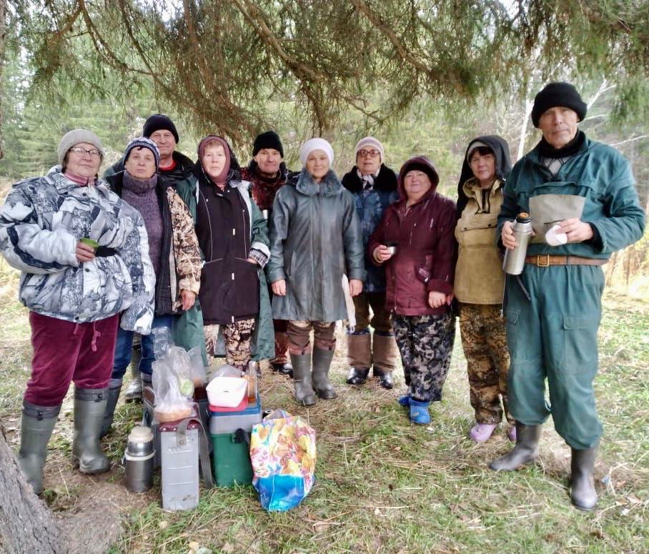 Накануне Дня старшего поколения парабельские ветераны по традиции отправились на рыбалку на реку Сочига.